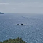 With Large Swimming Pool And Sea View At Beach, Corfu 펠레카스