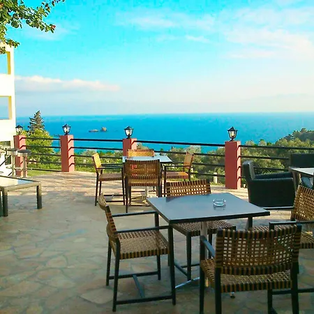 Apartmán With Large Swimming Pool And Sea View At Beach, Corfu