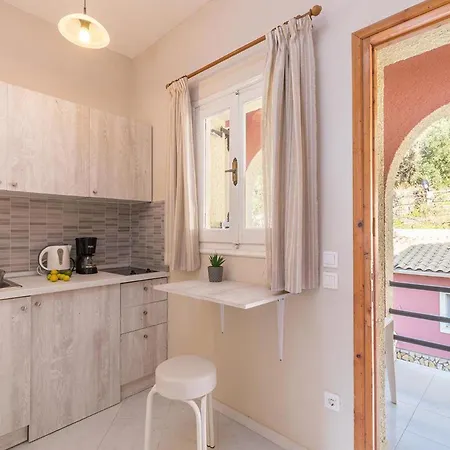 With Large Swimming Pool And Sea View At Beach, Corfu Apartmán *