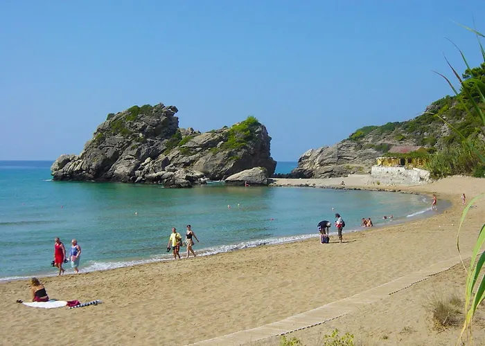 With Large Swimming Pool And Sea View At Beach, Corfu * ペレカス